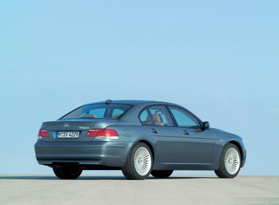  BMW 7-Series 2006 года  (фото 40 из 53)